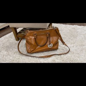 100% authentic Michael Kors bag.